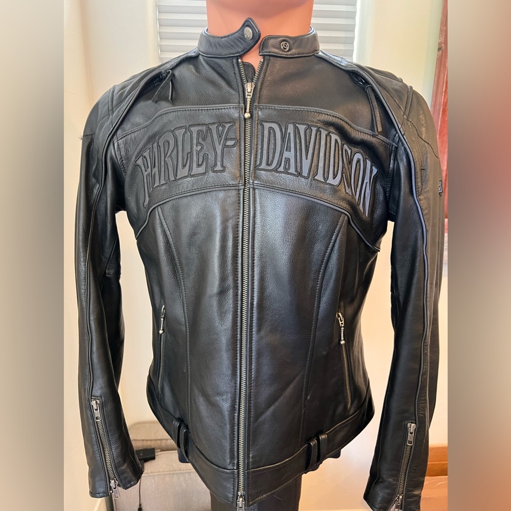 Women’s 1W Harley Davidson Leather jacket.